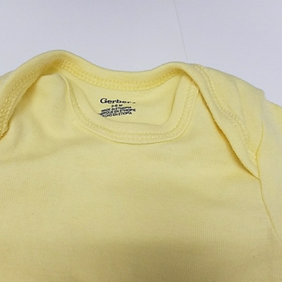 Yellow gerber onesie 3 to 6 months - Picture 2 of 3